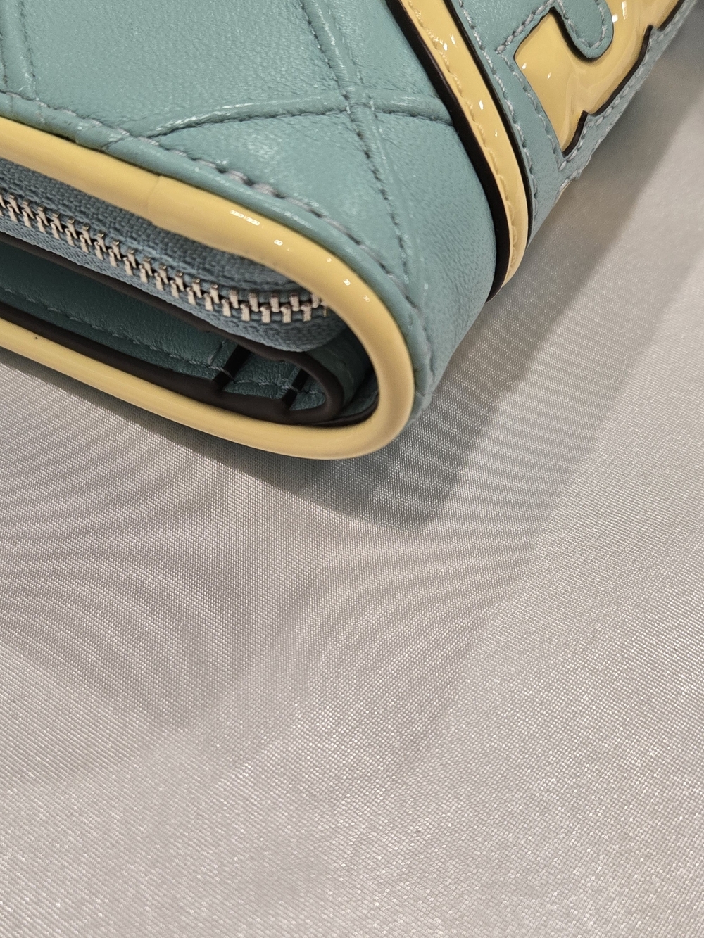 Tory Burch Quilted Aqua Leather Wristlet with Yellow Trim EUC - Picture 5 of 11